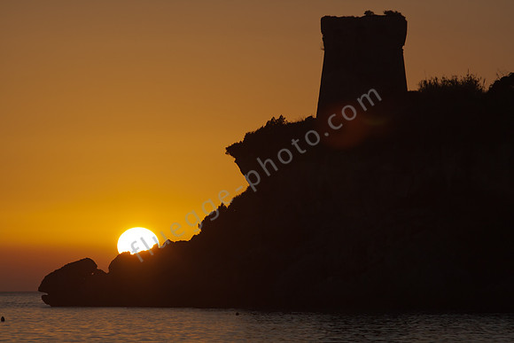 Sonnenuntergang beim Torre delle Viole in Marina di Camerota