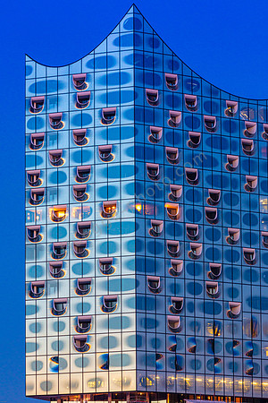 Elbphilharmonie am Abend