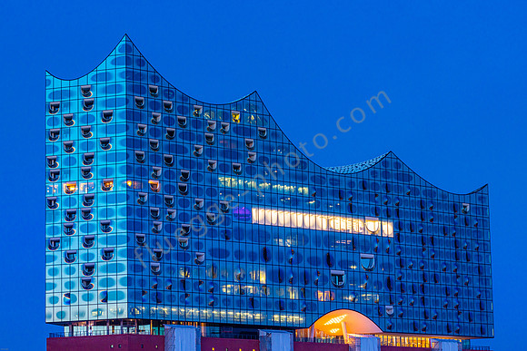 Elbphilharmonie in der blauen Stunde