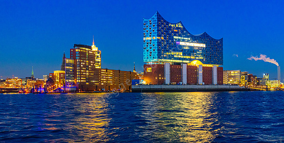 Elbphilharmonie in der blauen Stunde