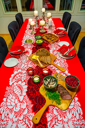Gedeckter Tisch von Sari Kaasinien