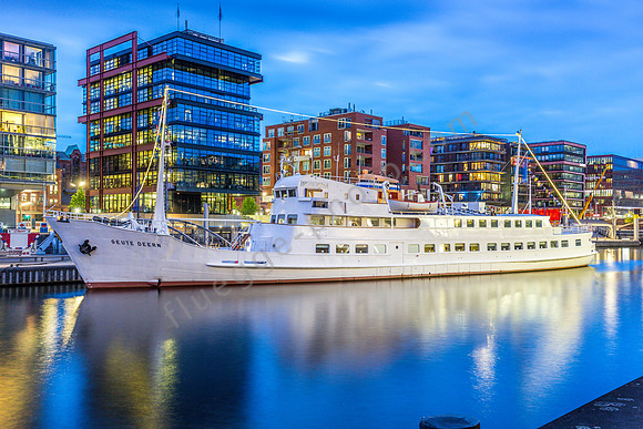 Hafencity - Sandtorhafen - Hamburg
