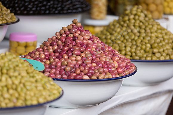 Olivien im Gemüsemarkt des Souks.