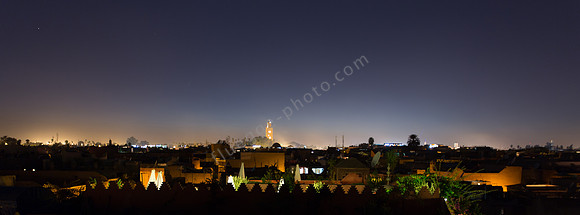 Blick über die Medina von Marrakesch von der Dachterrasse des "Riad Ifoulki"
