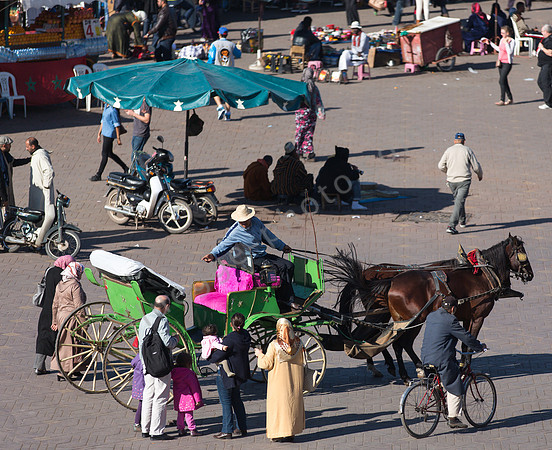 Wer mag, kann sich vom berühmten Platz Djeema El Fna auch zum Souk kutschieren lassen