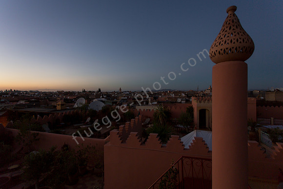Blick über Marrakesch von einer der Dachterrassen des "Riad Ifoulki"