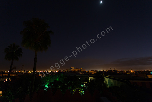 Blick über die Medina von Marrakesch bei Nacht
