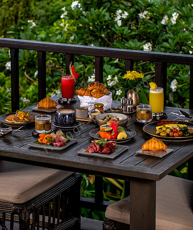 „Raffles Bali“, Frühstück im „Rumari“