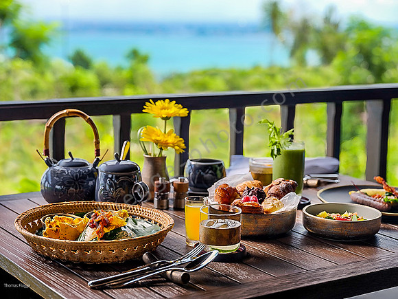 „Raffles Bali“, Frühstück im „Rumari“