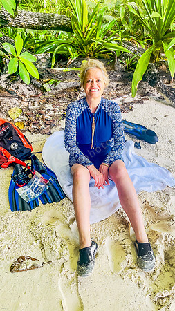 Autorin am Strand in Triton Bay