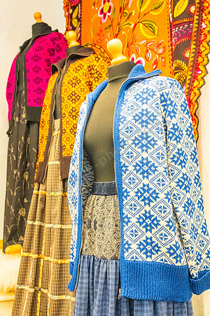 Souvenirladen in Tallinn mit traditionellem Kunsthandwerk
