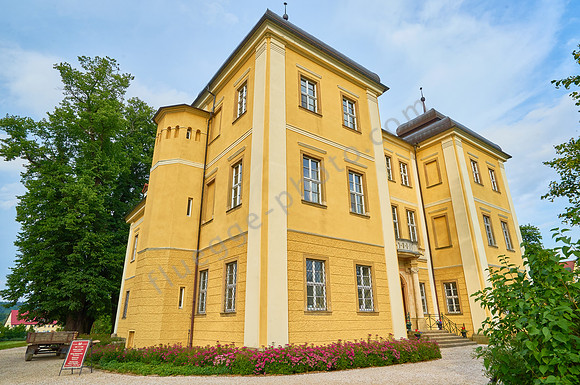 Schloss und Gut Lomnitz