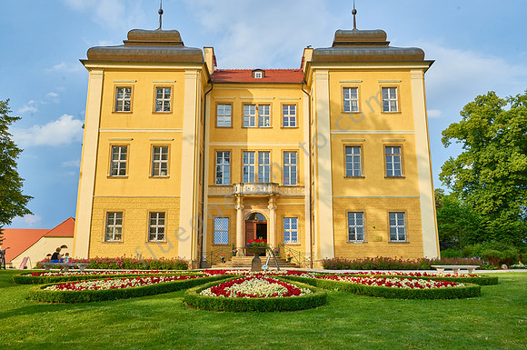Schloss und Gut Lomnitz