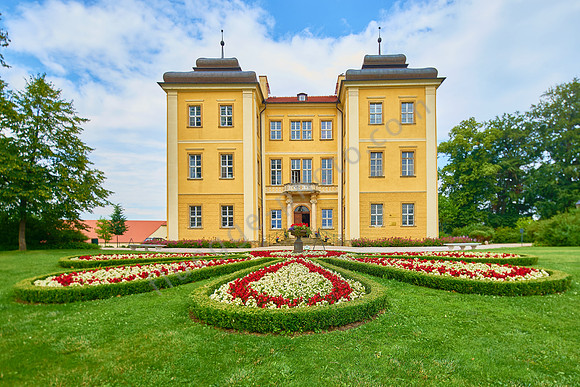 Schloss und Gut Lomnitz