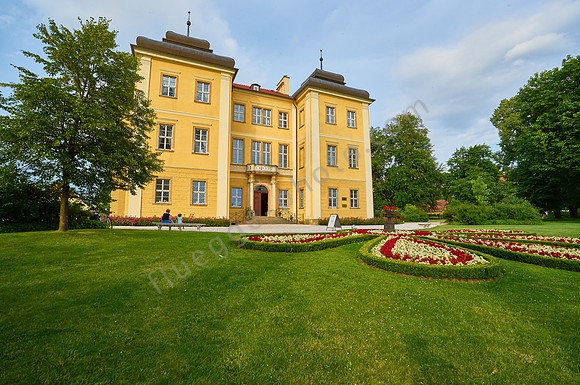 Schloss und Gut Lomnitz