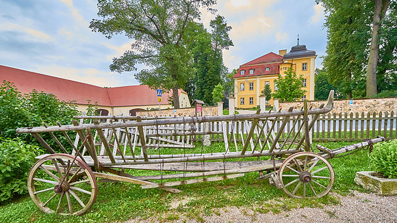 Schloss und Gut Lomnitz