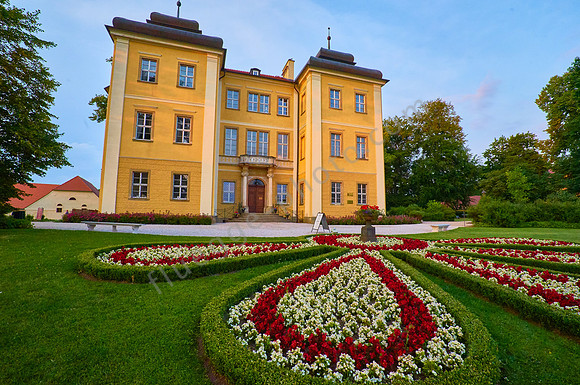 Schloss und Gut Lomnitz