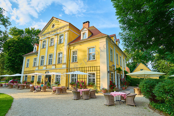 Schloss und Gut Lomnitz
