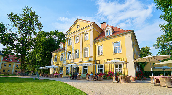 Schloss und Gut Lomnitz