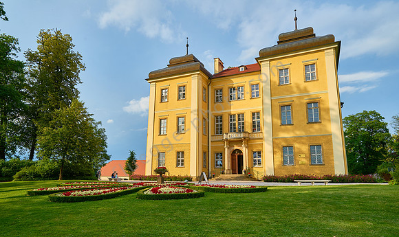 Schloss und Gut Lomnitz