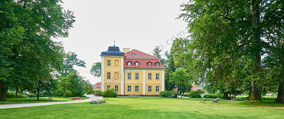 Schloss und Gut Lomnitz