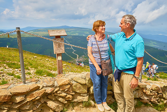 Mutter und Sohn auf der Schneekoppe/Riesengebirge