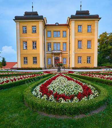 Schloss und Gut Lomnitz