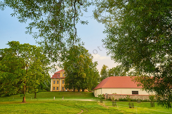 Schloss und Gut Lomnitz