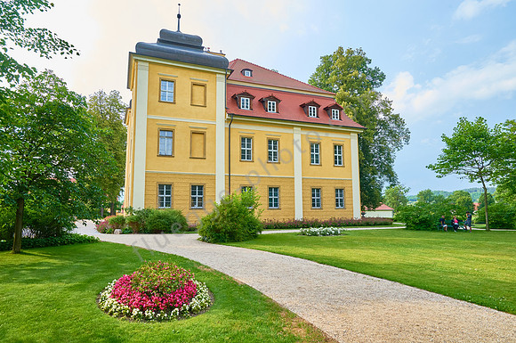 Schloss und Gut Lomnitz
