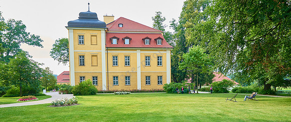 Schloss und Gut Lomnitz