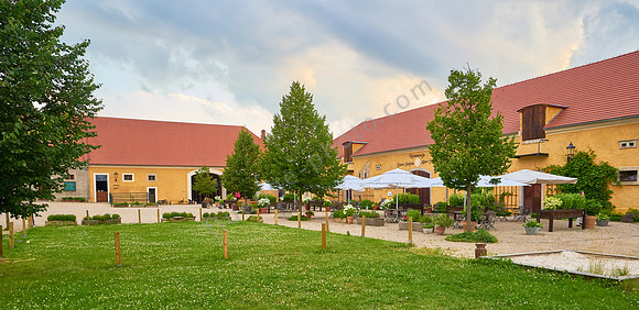 Schloss und Gut Lomnitz