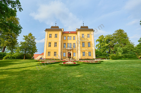 Schloss und Gut Lomnitz