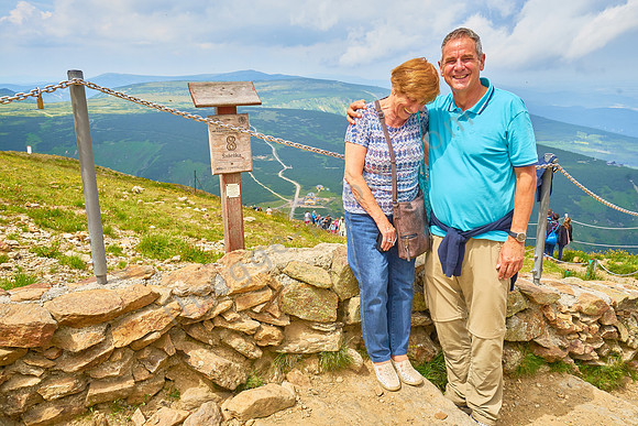 Mutter und Sohn auf der Schneekoppe/Riesengebirge