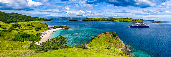 “Le Lapérouse” vor Komodo Island