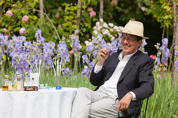 Manchmal sammelt Nicolas de Barry direkt in seinem Aromagarten Inspirationen für seine Duftschöpfungen