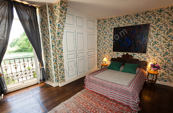 Das blaue Gästezimmer im Château de Frileuse.