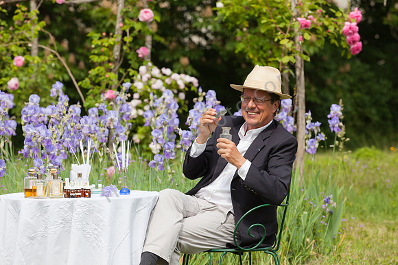 Manchmal sammelt Nicolas de Barry direkt in seinem Aromagarten Inspirationen für seine Duftschöpfungen
