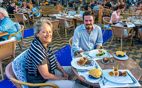 Autorin Heike Weichler und Sohn Simon auf dem Beestenmarkt.