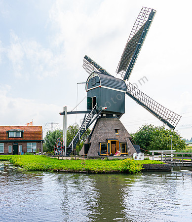 Windmühle am Angstel-Fluss