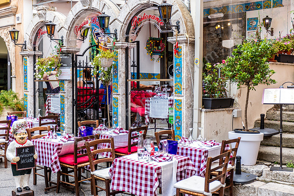 Taormina: Strassenlokal.