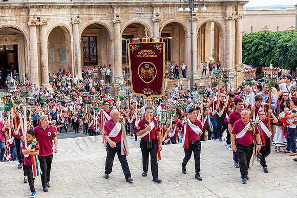 Noto: Prozession zu Ehren des Stadtpatrons.