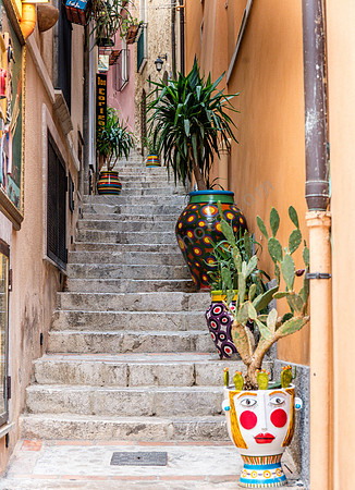 Taormina: Treppenaufgang.