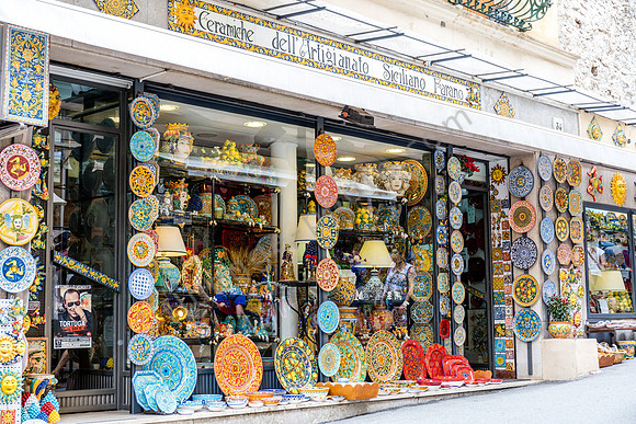 Taormina: Keramikladen.