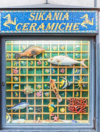 Taormina: Schaufenster eines Keramikladens.