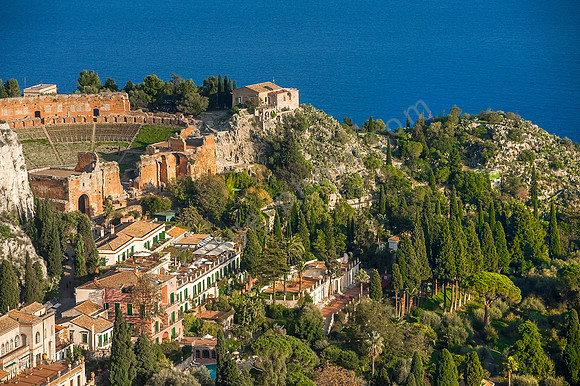 Taormina: Blick auf Belmond Gran Hotel Timeo und Griechisches Theater.