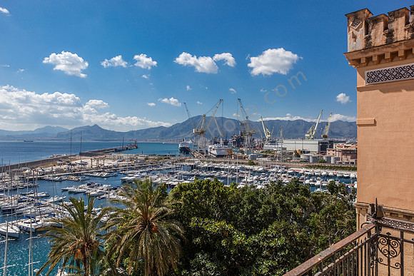 Palermo: Blick über den Yachthafen auf die Bucht von Palermo.