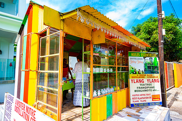 Aromaöl-Distillerie Ylang Ylang in Anse Jonchée