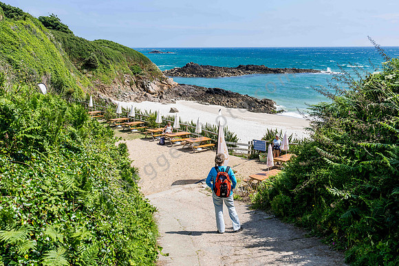 Autorin an der Belvoir Bay, Insel Herm