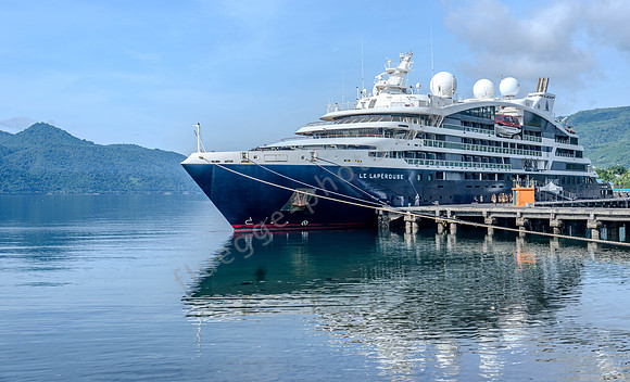 Le Lapérouse im Port Kalabahi-Alor