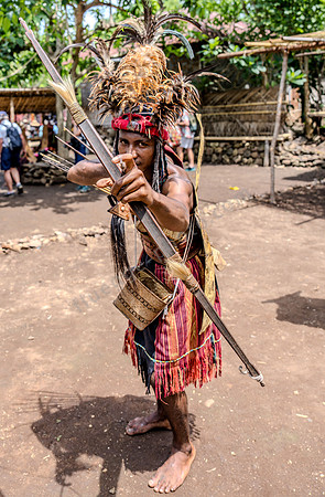 Krieger in Kalabahi-Alor